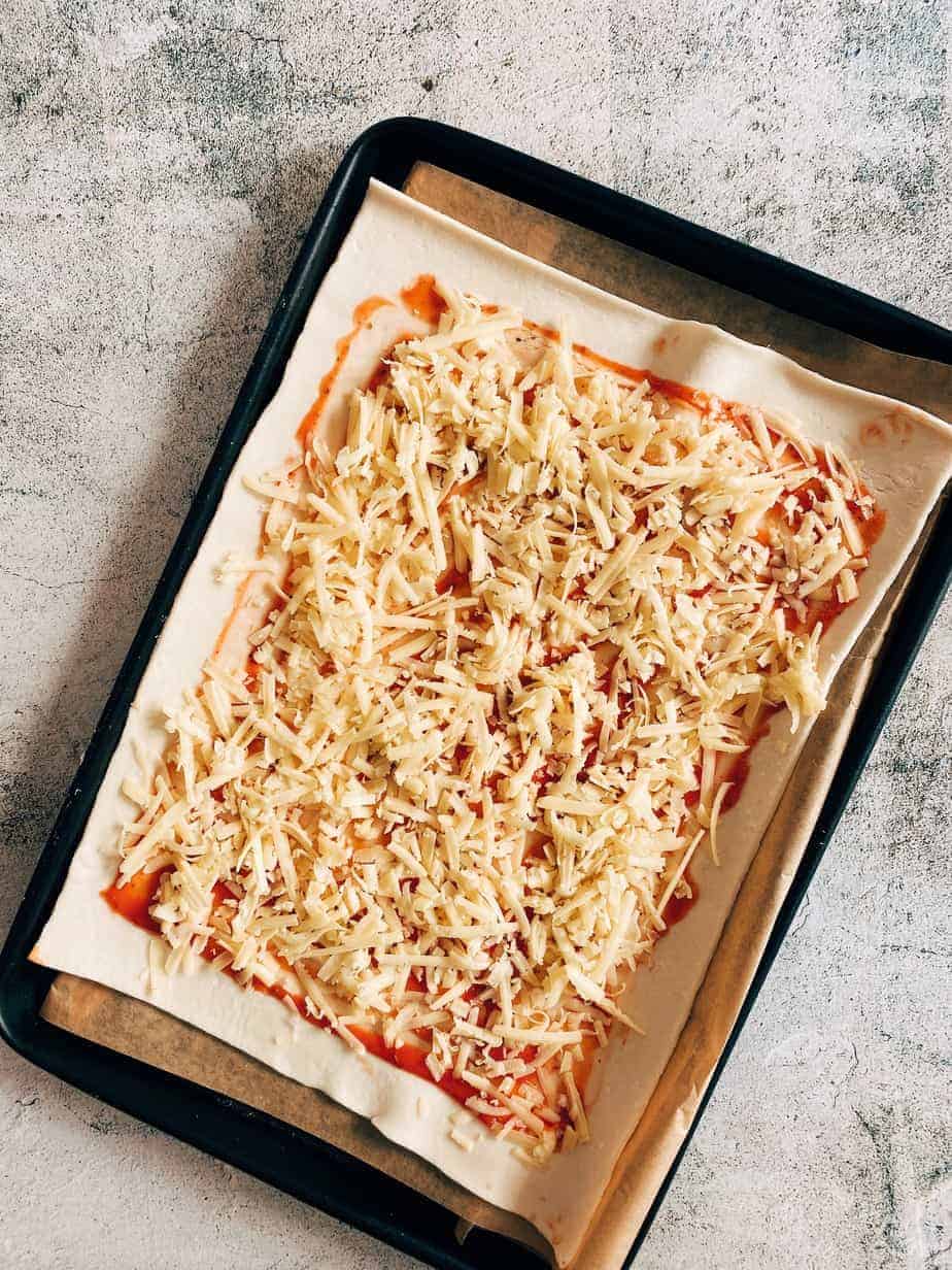 cheese puff pastry pizza
