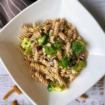 Creamy vegan mushroom and broccoli pasta