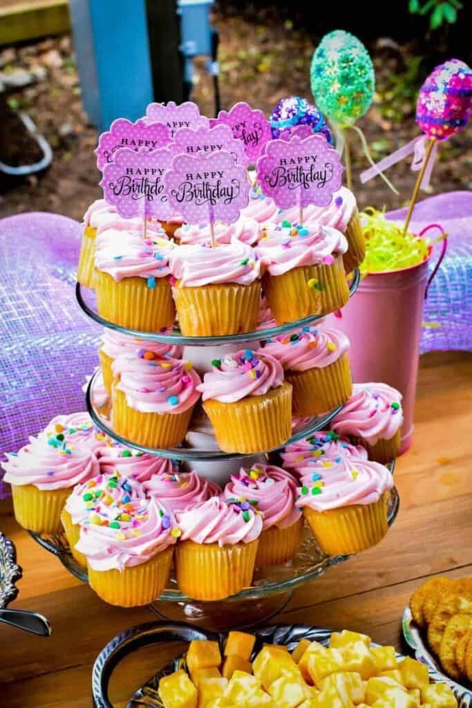 birthday pink cupcakes