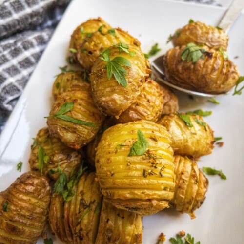 Crispy Hasselback Potatoes with Rosemary and Garlic Recipe (VIDEO)