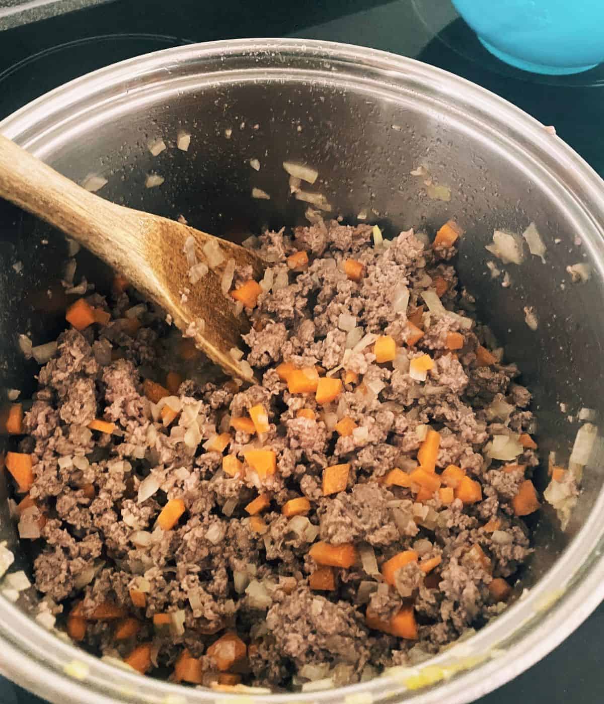 mince browning in a saucepan with carrot and onion