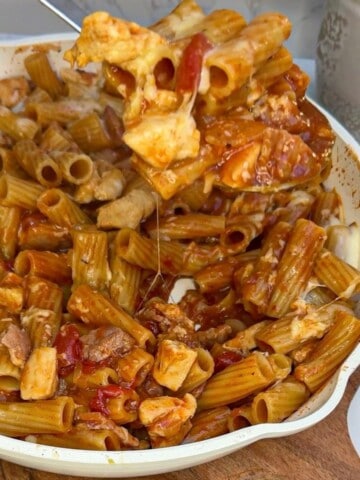 A frying pan containing hunters chicken pasta.