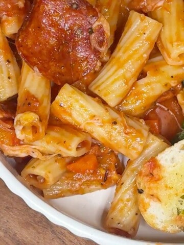 Pepperoni pizza pasta in a bowl.